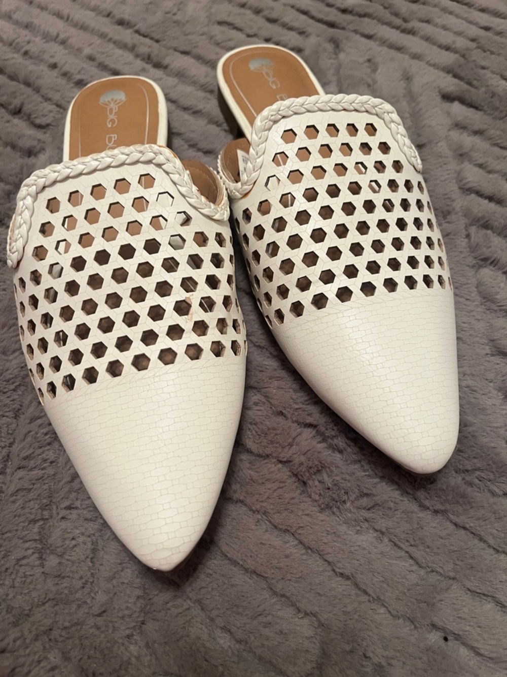 Big Buddha Cream Pointed Cutout Mule Slides